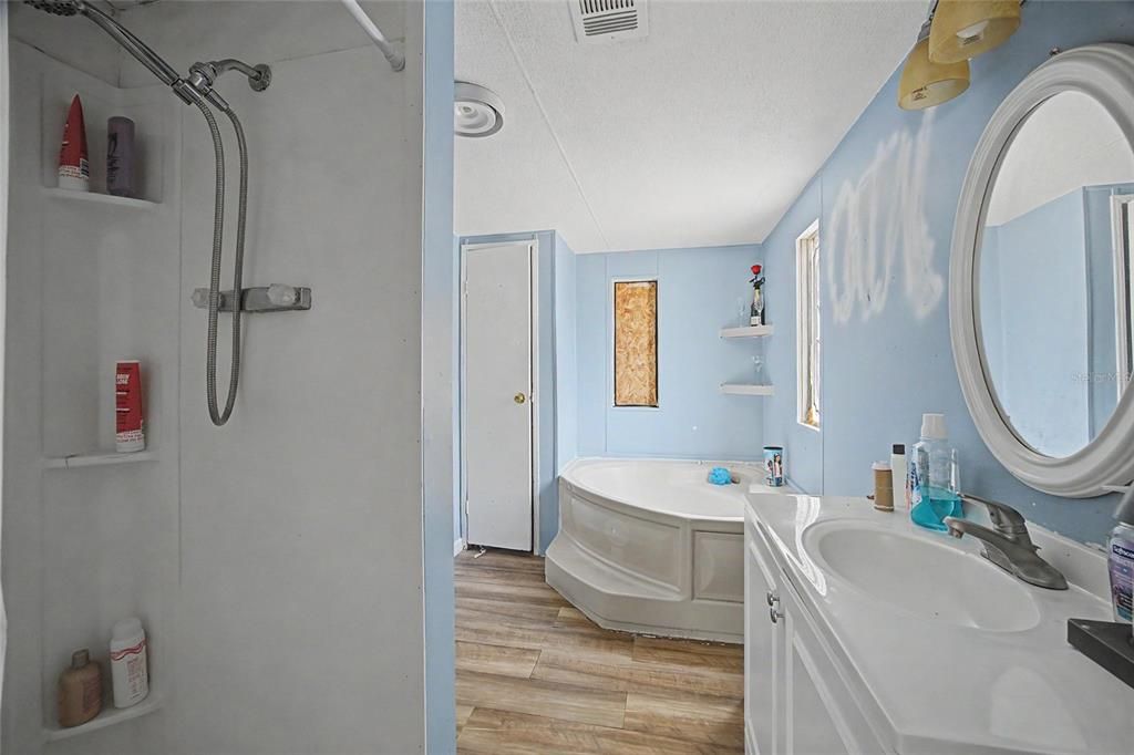 For Sale: $119,900 (3 beds, 2 baths, 1344 Square Feet)