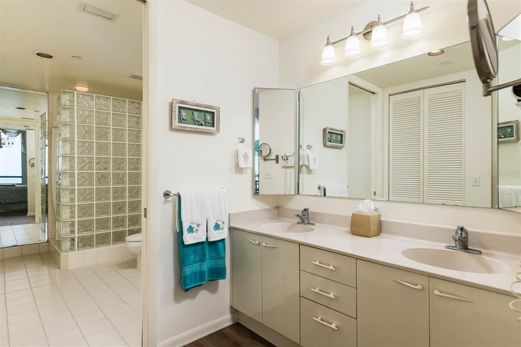 For Rent: $5,000 (2 beds, 2 baths, 1374 Square Feet)