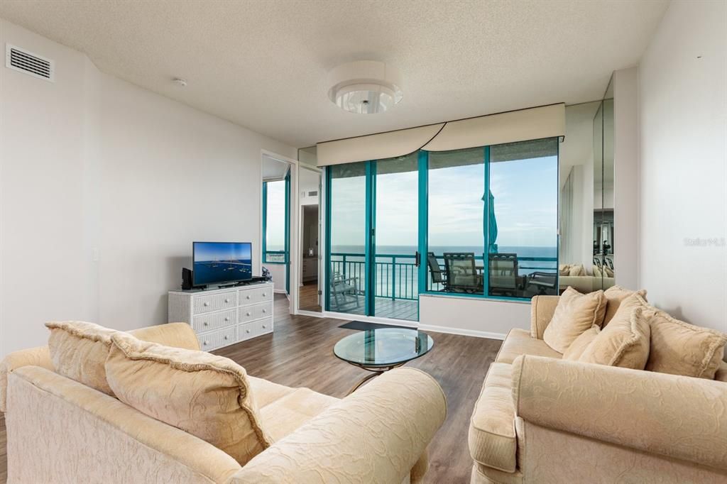 For Rent: $5,000 (2 beds, 2 baths, 1374 Square Feet)