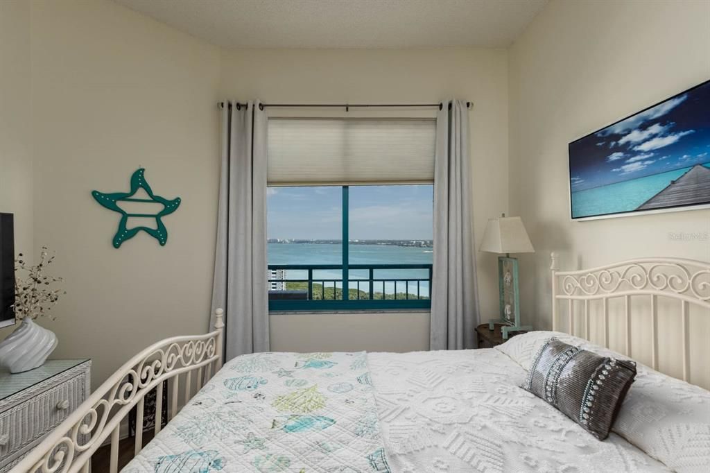 For Rent: $5,000 (2 beds, 2 baths, 1374 Square Feet)