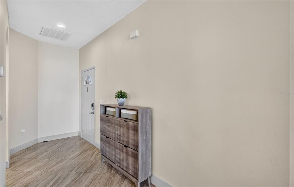For Sale: $380,000 (2 beds, 2 baths, 1647 Square Feet)