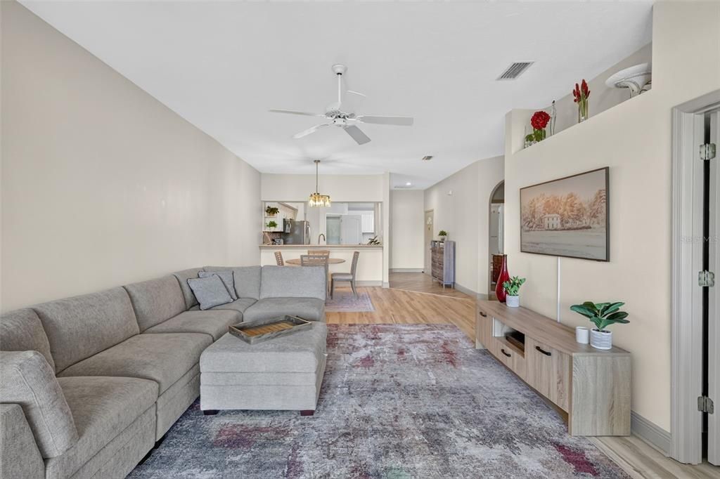 For Sale: $380,000 (2 beds, 2 baths, 1647 Square Feet)