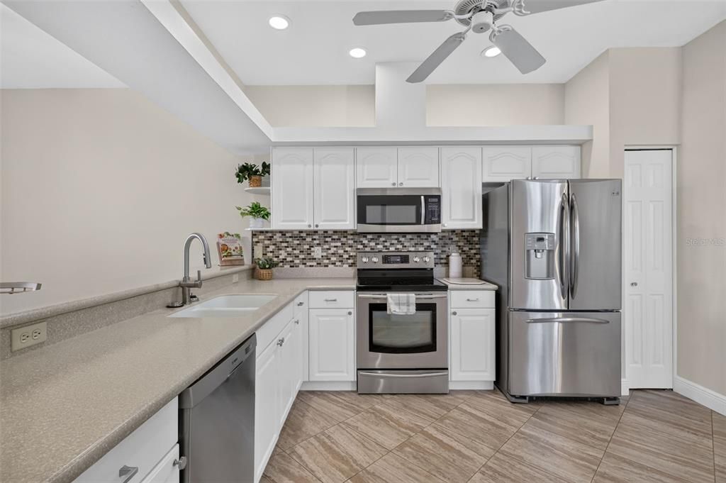 For Sale: $380,000 (2 beds, 2 baths, 1647 Square Feet)