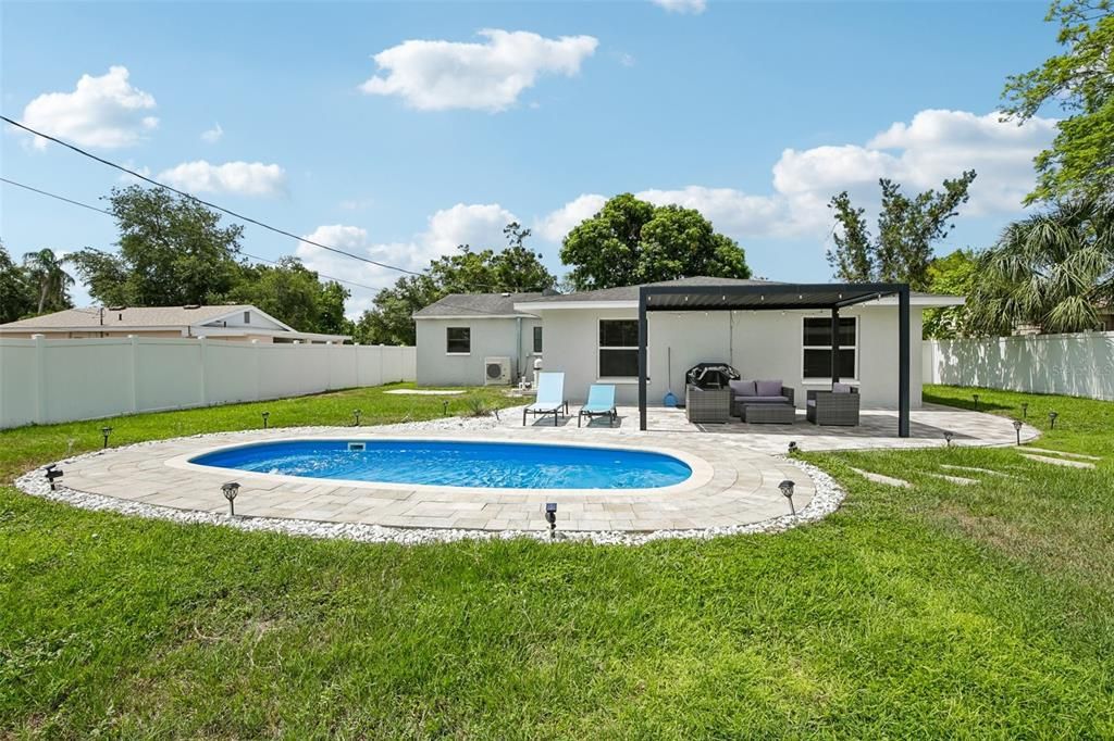For Sale: $515,000 (4 beds, 2 baths, 1780 Square Feet)