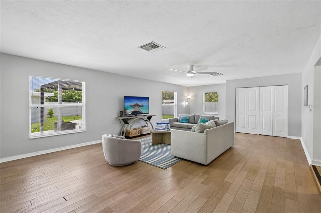 For Sale: $515,000 (4 beds, 2 baths, 1780 Square Feet)
