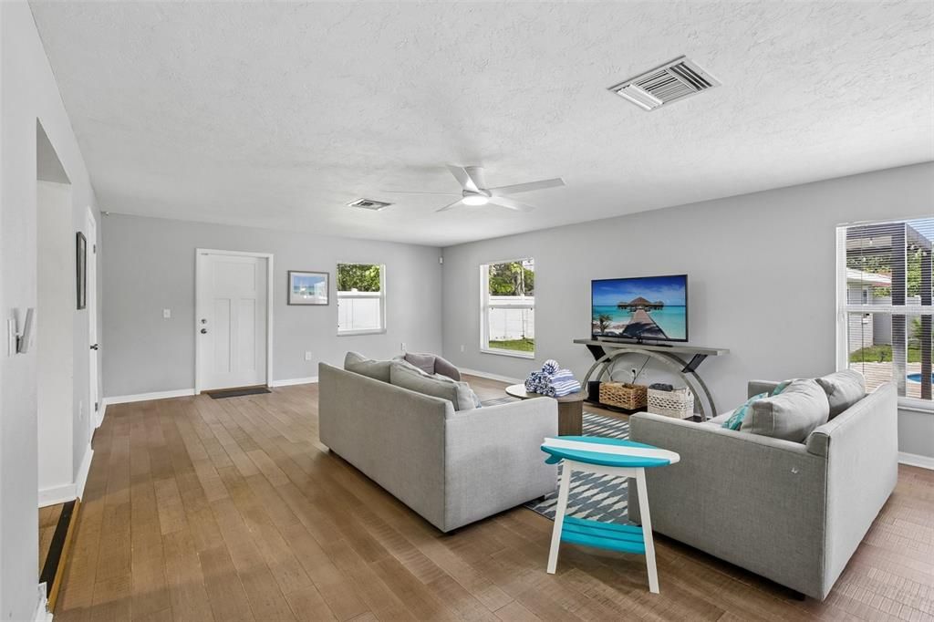 For Sale: $515,000 (4 beds, 2 baths, 1780 Square Feet)