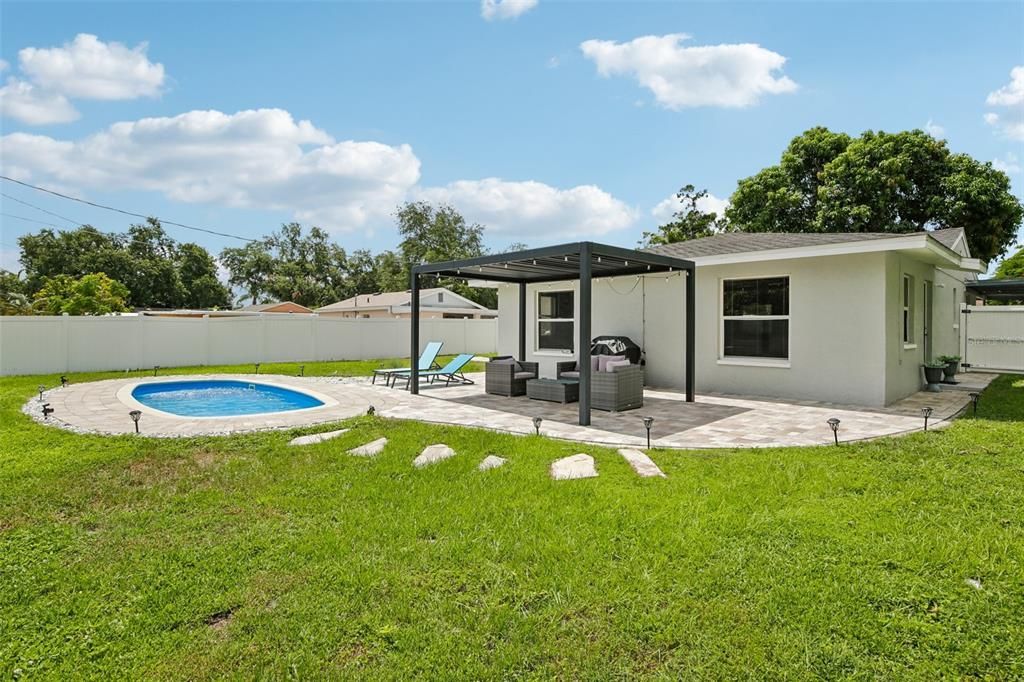 For Sale: $515,000 (4 beds, 2 baths, 1780 Square Feet)