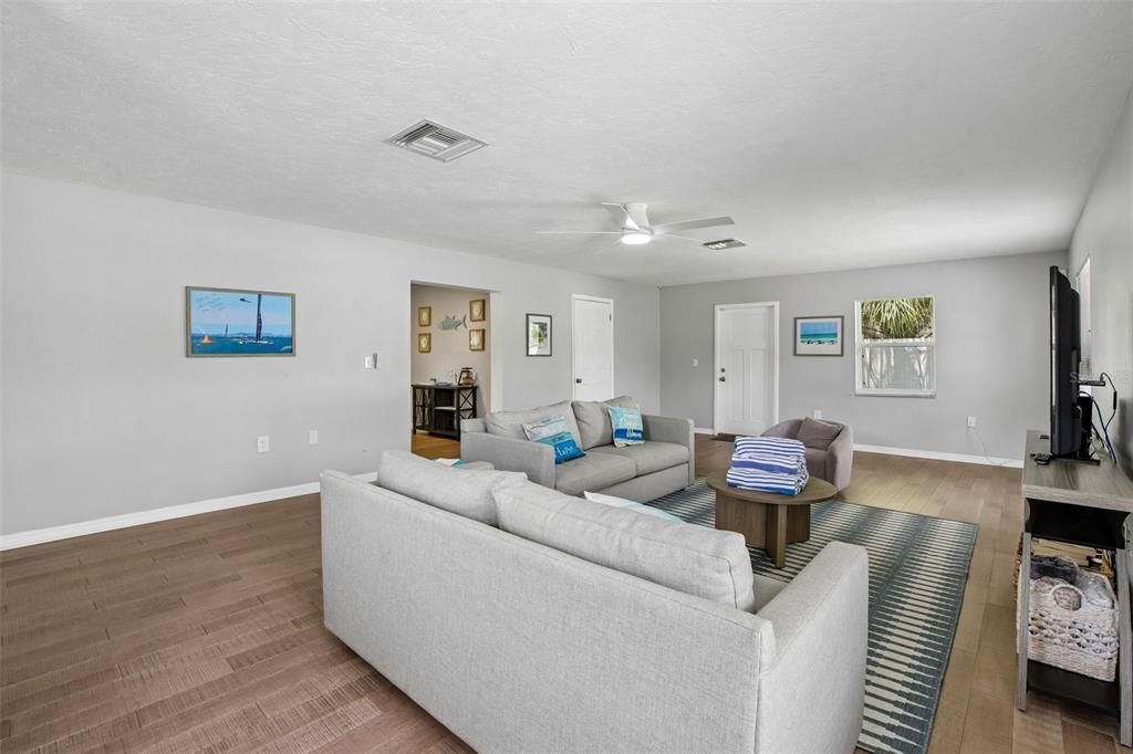 For Sale: $515,000 (4 beds, 2 baths, 1780 Square Feet)