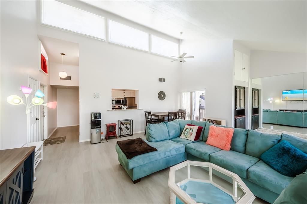 For Sale: $219,000 (2 beds, 2 baths, 1180 Square Feet)