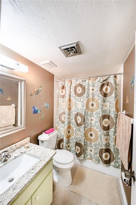 For Sale: $219,000 (2 beds, 2 baths, 1180 Square Feet)