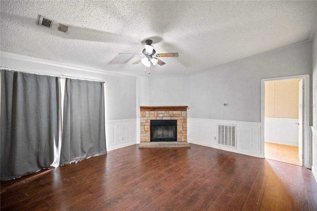 For Sale: $209,000 (4 beds, 2 baths, 2280 Square Feet)