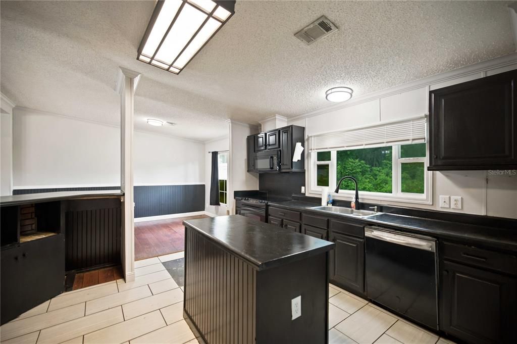 For Sale: $209,000 (4 beds, 2 baths, 2280 Square Feet)