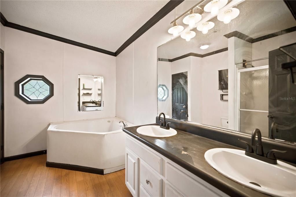 For Sale: $209,000 (4 beds, 2 baths, 2280 Square Feet)