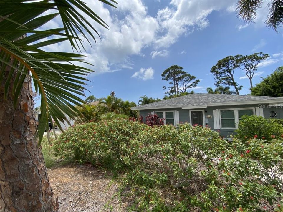 For Sale: $499,000 (2 beds, 2 baths, 1173 Square Feet)