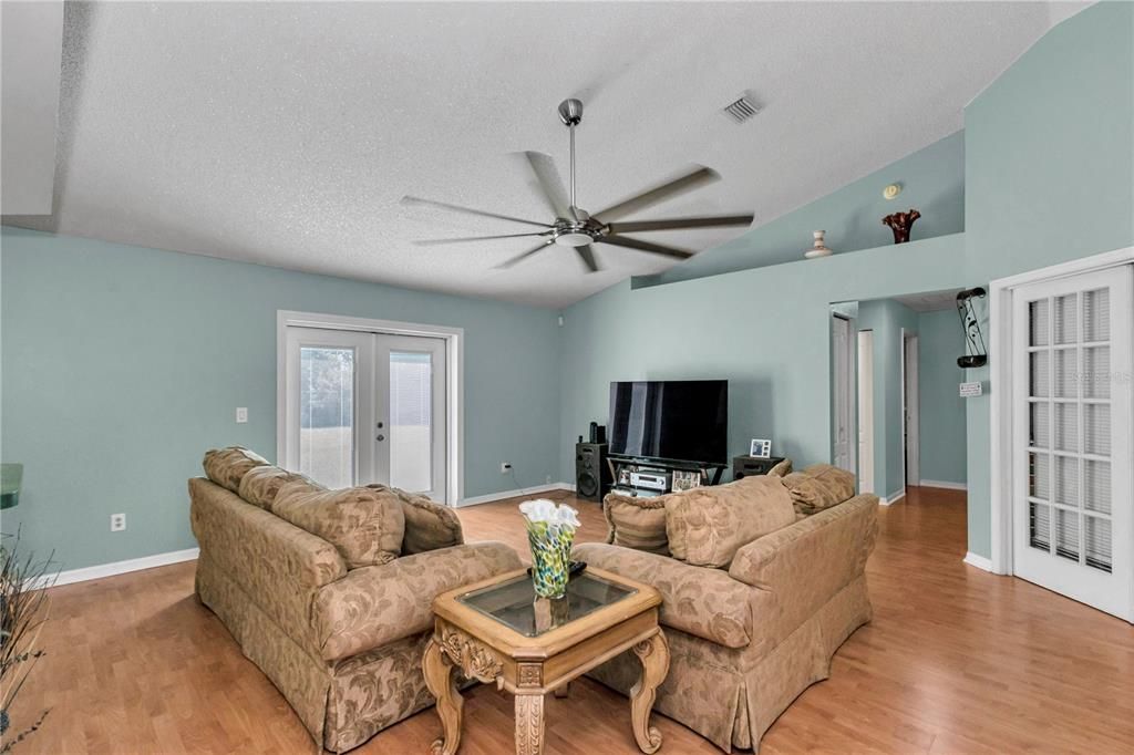For Sale: $329,000 (3 beds, 2 baths, 1817 Square Feet)