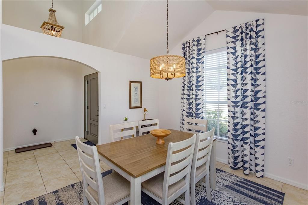 Activo con contrato: $444,000 (5 camas, 3 baños, 2224 Pies cuadrados)