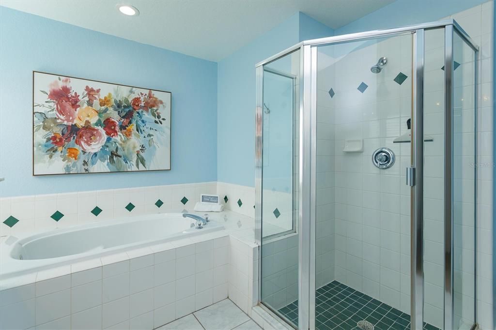 Activo con contrato: $444,000 (5 camas, 3 baños, 2224 Pies cuadrados)