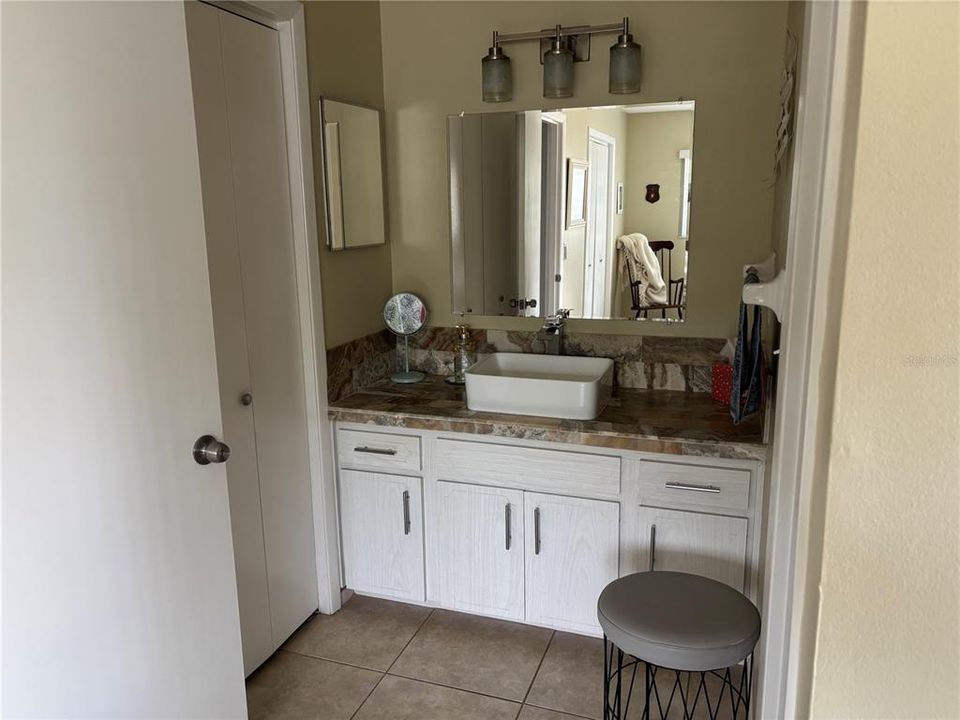 For Sale: $126,900 (2 beds, 1 baths, 918 Square Feet)