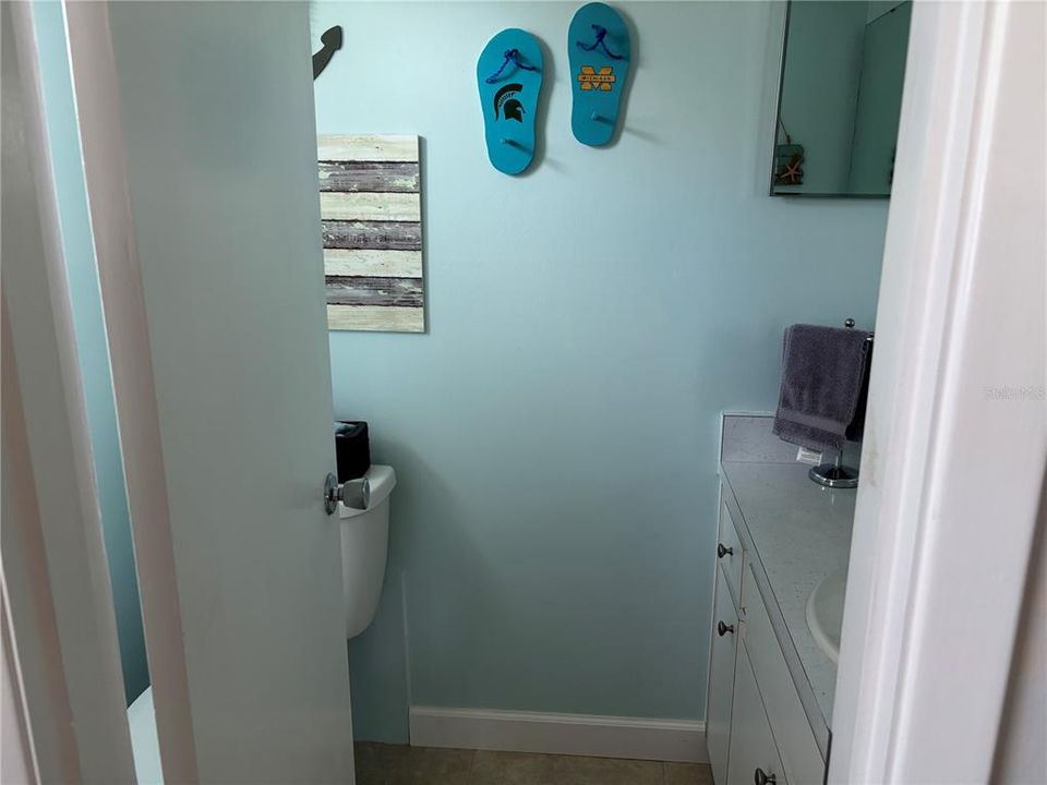For Sale: $126,900 (2 beds, 1 baths, 918 Square Feet)