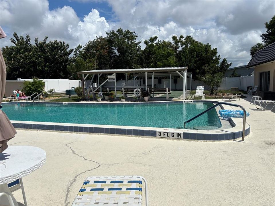 For Sale: $126,900 (2 beds, 1 baths, 918 Square Feet)