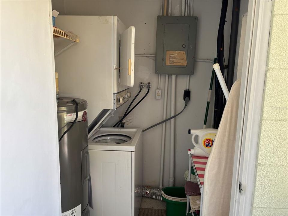 For Sale: $126,900 (2 beds, 1 baths, 918 Square Feet)