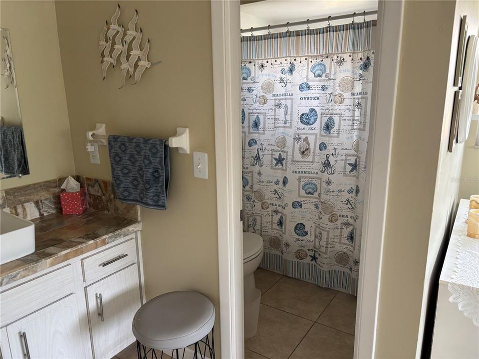 For Sale: $126,900 (2 beds, 1 baths, 918 Square Feet)