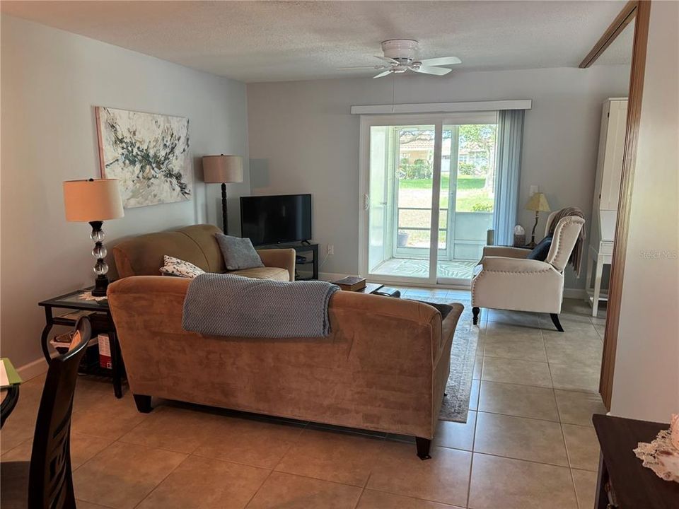 For Sale: $126,900 (2 beds, 1 baths, 918 Square Feet)