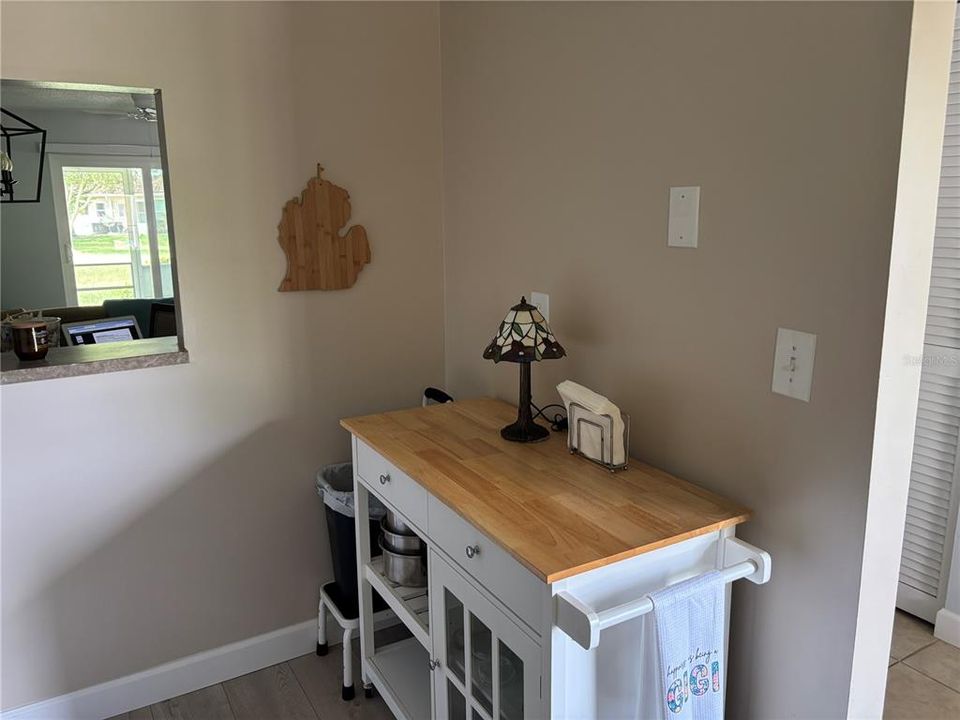 For Sale: $126,900 (2 beds, 1 baths, 918 Square Feet)