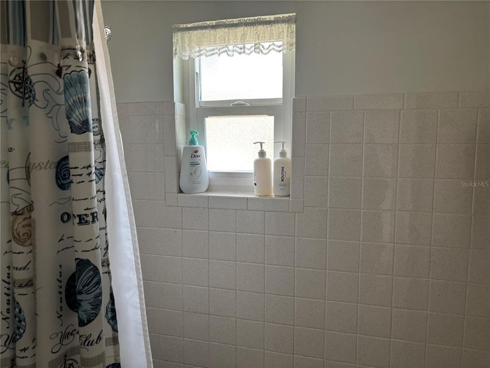 For Sale: $126,900 (2 beds, 1 baths, 918 Square Feet)