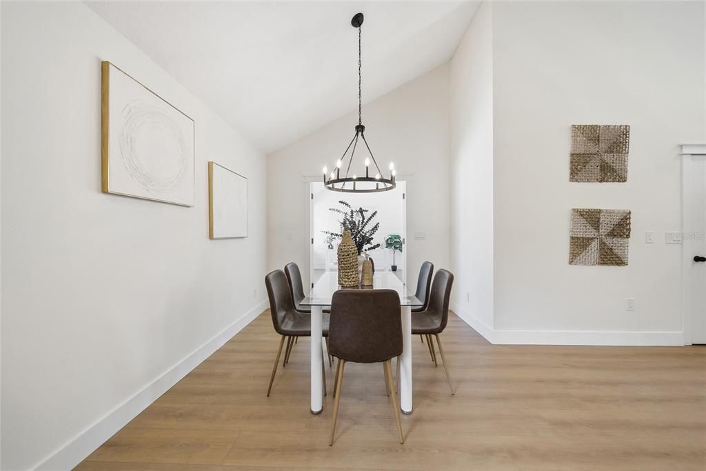 На продажу: $359,900 (3 спален, 2 ванн, 1406 Квадратных фут)