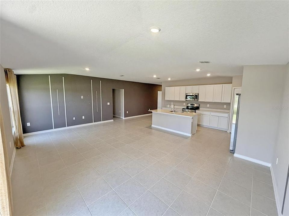 На продажу: $309,999 (4 спален, 3 ванн, 2168 Квадратных фут)