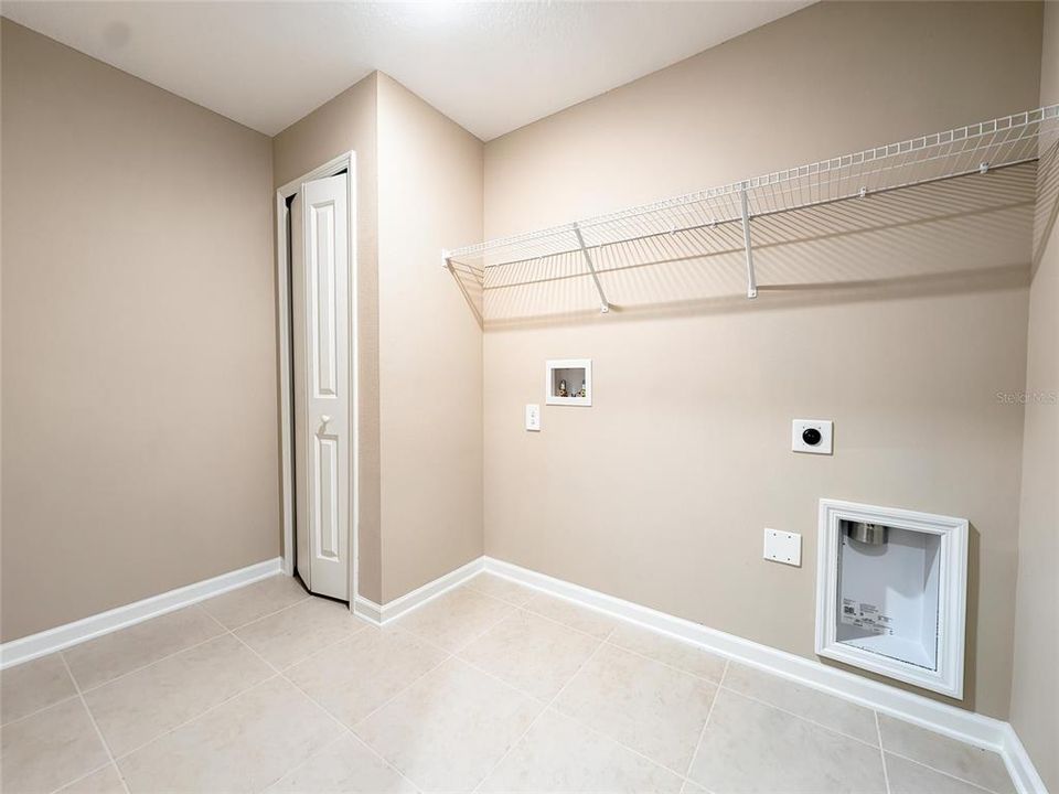 На продажу: $309,999 (4 спален, 3 ванн, 2168 Квадратных фут)