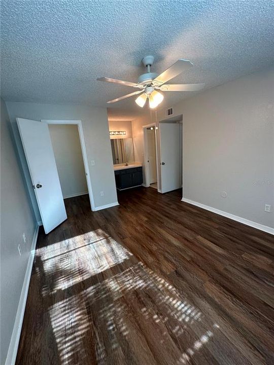 For Rent: $1,600 (2 beds, 1 baths, 934 Square Feet)