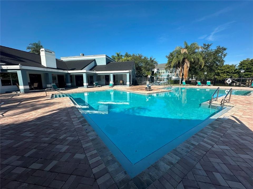 For Rent: $1,600 (2 beds, 1 baths, 934 Square Feet)