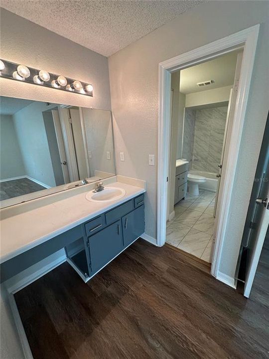 For Rent: $1,600 (2 beds, 1 baths, 934 Square Feet)