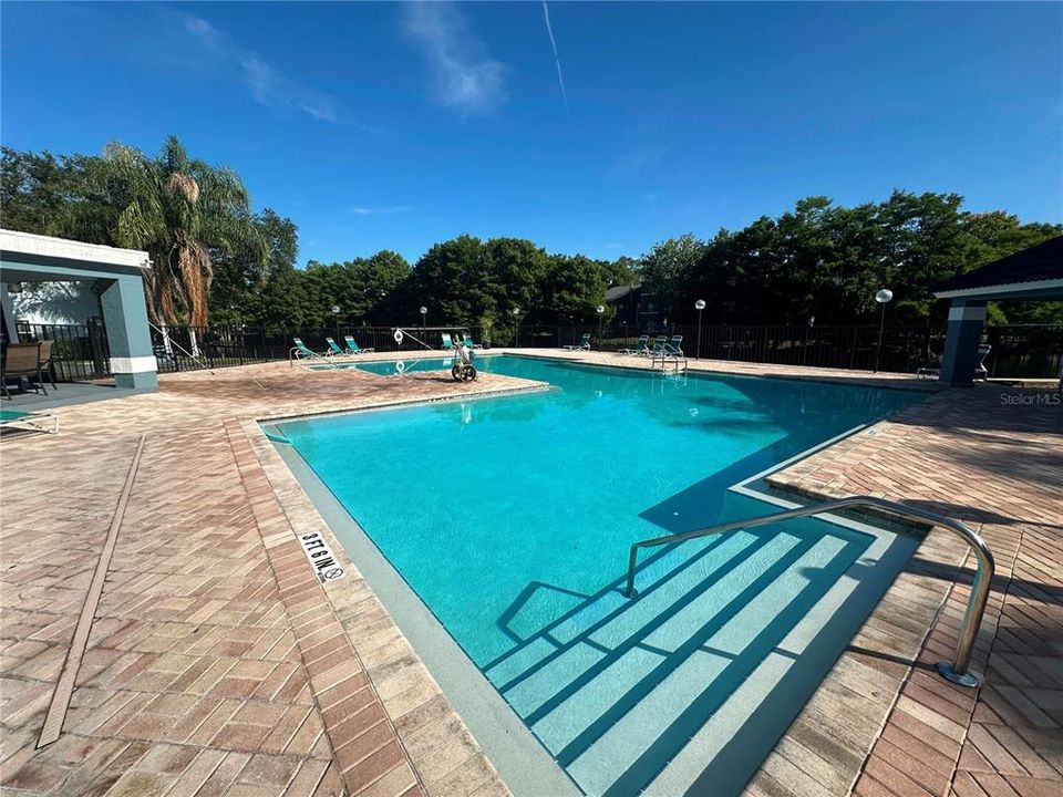 For Rent: $1,600 (2 beds, 1 baths, 934 Square Feet)