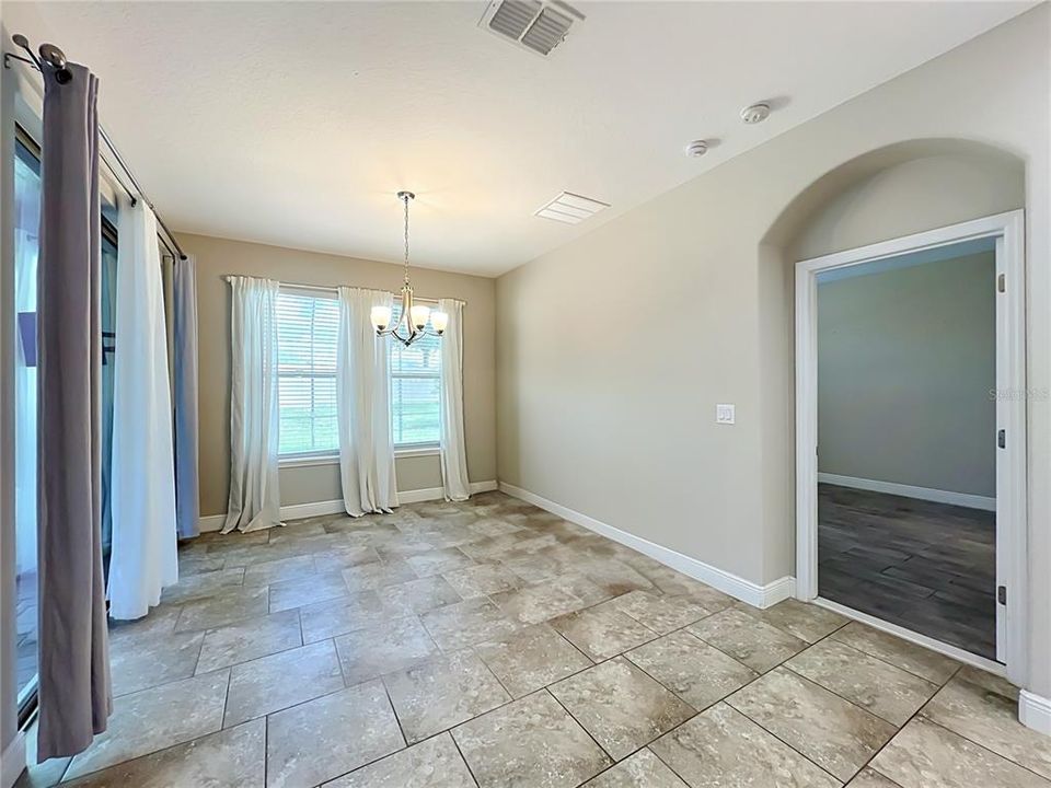 For Sale: $649,900 (4 beds, 3 baths, 2117 Square Feet)