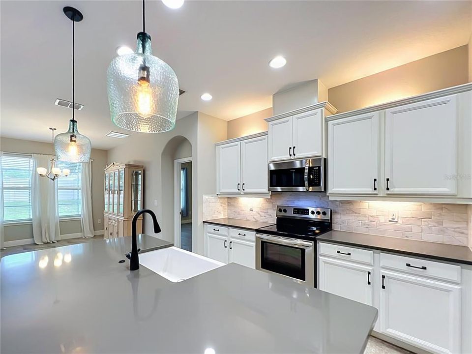 For Sale: $649,900 (4 beds, 3 baths, 2117 Square Feet)