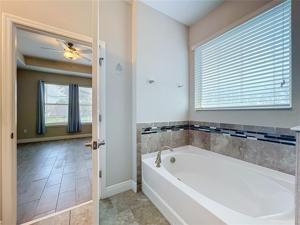 For Sale: $649,900 (4 beds, 3 baths, 2117 Square Feet)