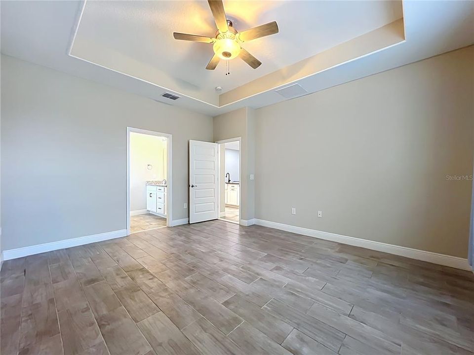 For Sale: $649,900 (4 beds, 3 baths, 2117 Square Feet)