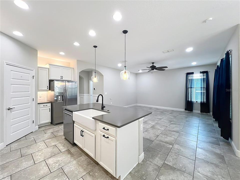 For Sale: $649,900 (4 beds, 3 baths, 2117 Square Feet)