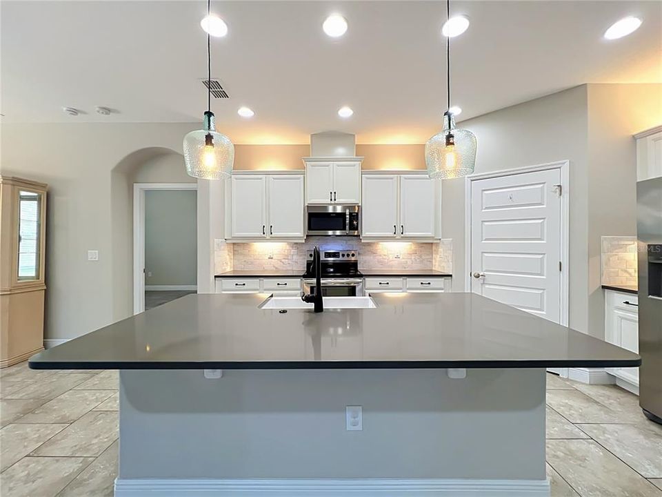 For Sale: $649,900 (4 beds, 3 baths, 2117 Square Feet)
