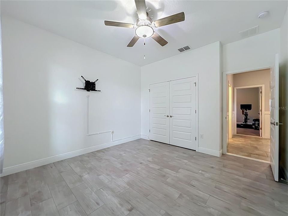 For Sale: $649,900 (4 beds, 3 baths, 2117 Square Feet)