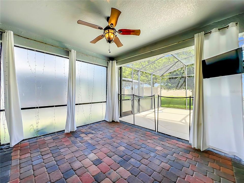 For Sale: $649,900 (4 beds, 3 baths, 2117 Square Feet)