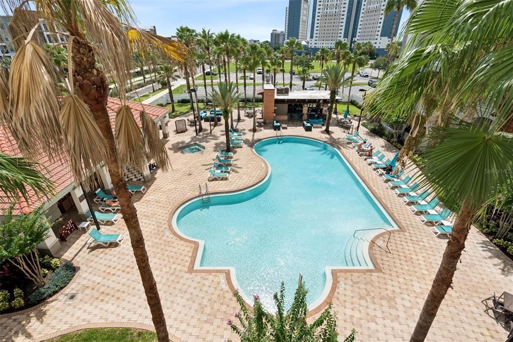 For Sale: $159,999 (1 beds, 1 baths, 671 Square Feet)