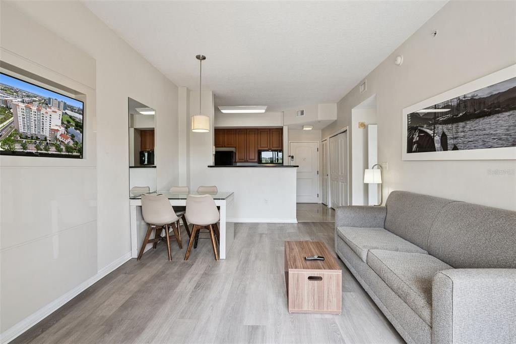 For Sale: $159,999 (1 beds, 1 baths, 671 Square Feet)