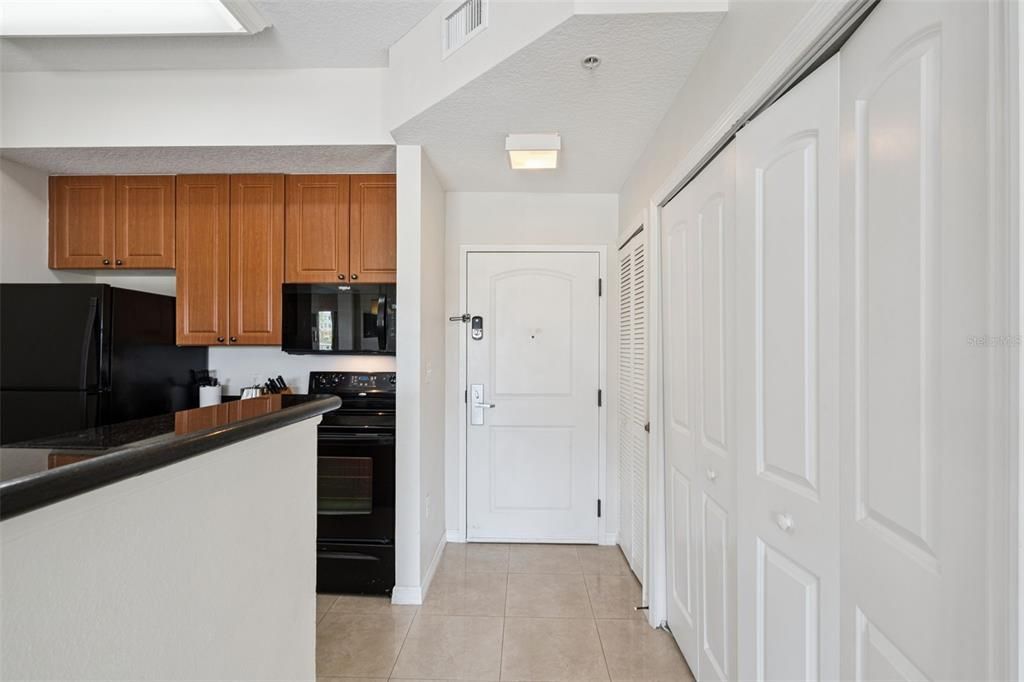 For Sale: $159,999 (1 beds, 1 baths, 671 Square Feet)