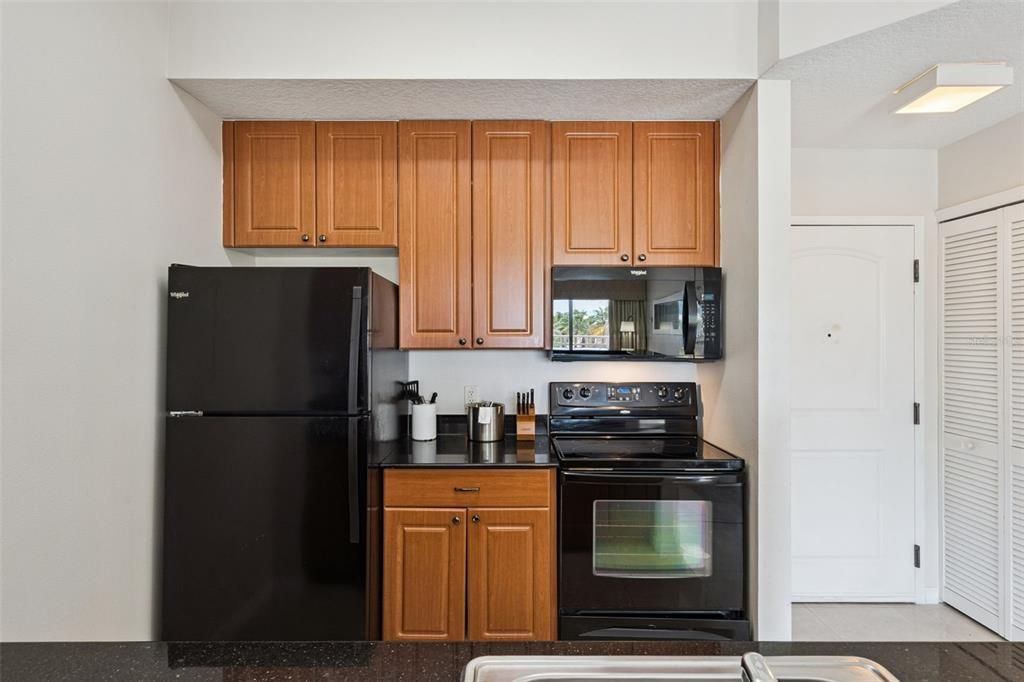 For Sale: $159,999 (1 beds, 1 baths, 671 Square Feet)