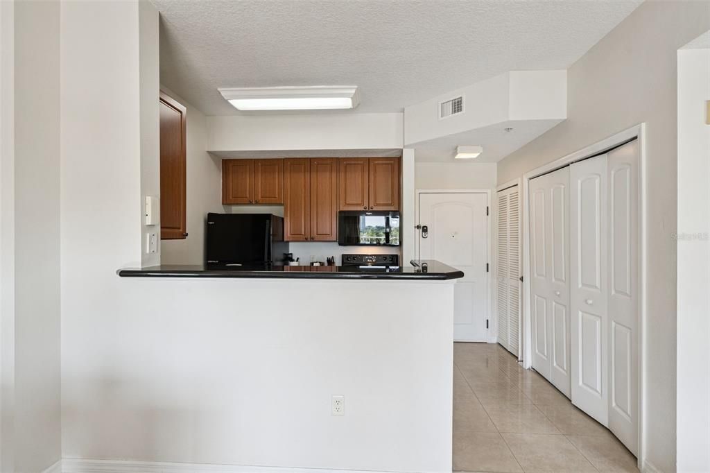 For Sale: $159,999 (1 beds, 1 baths, 671 Square Feet)