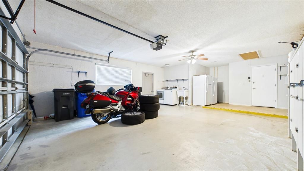 For Sale: $299,900 (2 beds, 2 baths, 1550 Square Feet)